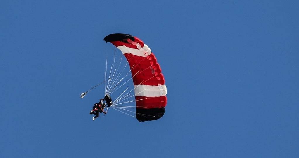 Plongez dans l'aventure du saut en parachute à Dreux