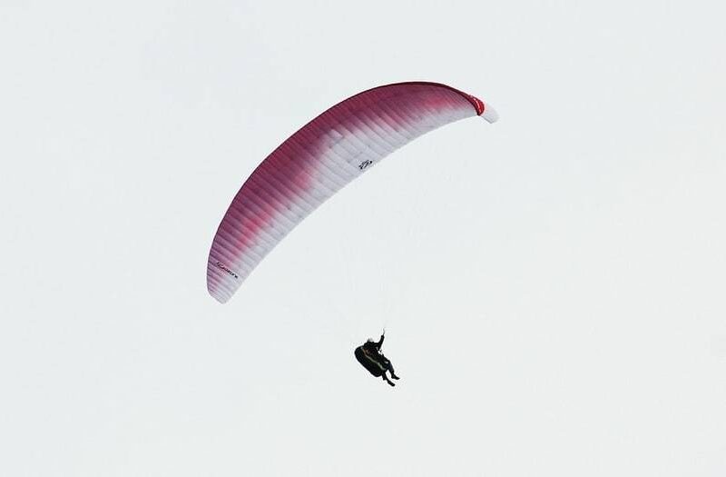 Plongez dans l&rsquo;aventure du saut en parachute à Dreux